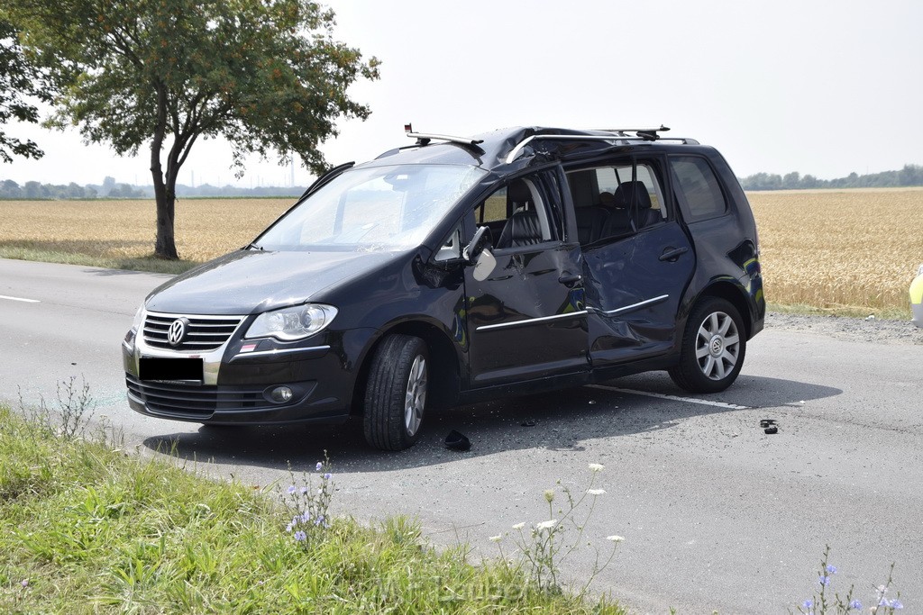 Schwerer Krad Pkw Unfall Koeln Porz Libur Liburer Landstr (Krad Fahrer nach Tagen verstorben) P021.JPG - Miklos Laubert